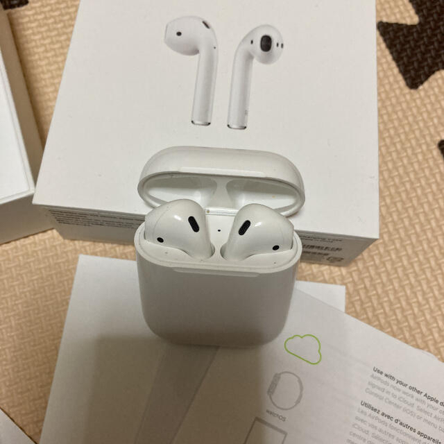 Apple(アップル)のAirPods   APPLE MV7N2J/A 値下げしました！ スマホ/家電/カメラのオーディオ機器(ヘッドフォン/イヤフォン)の商品写真