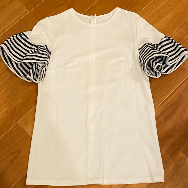 BARNEYS NEW YORK(バーニーズニューヨーク)のborders at balcony   フリル袖Tシャツ　38 レディースのトップス(Tシャツ(半袖/袖なし))の商品写真