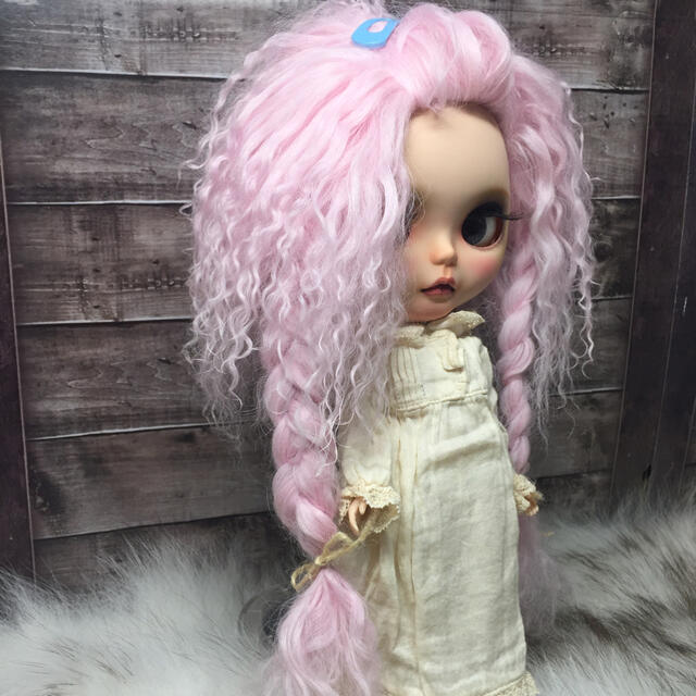 blythe _w-193桜ピンク三つ編み✨チベットラムフルスキンウィッグ