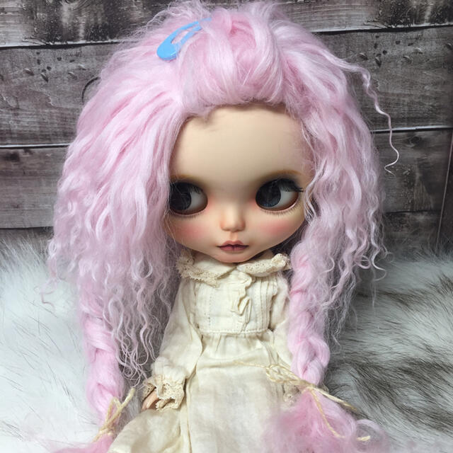 blythe _w-193桜ピンク三つ編み✨チベットラムフルスキンウィッグ