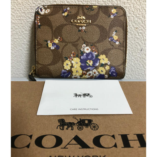 コーチ、綺麗な花柄の折財布、新品未使用、一万円札入ります財布