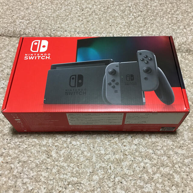 Nintendo Switch(ニンテンドースイッチ)のニンテンドースイッチ本体グレー 美品 エンタメ/ホビーのゲームソフト/ゲーム機本体(家庭用ゲーム機本体)の商品写真