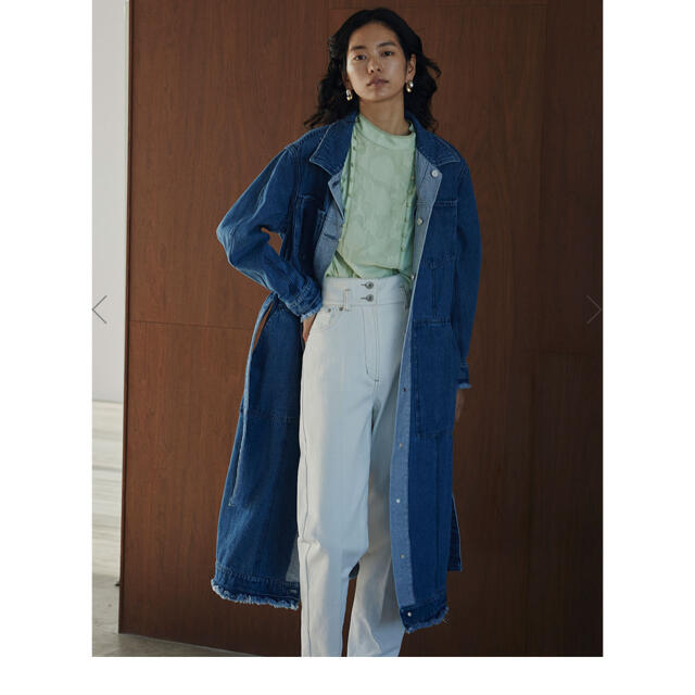 Ameri VINTAGE(アメリヴィンテージ)のアメリヴィンテージ　2WAY REVERSIBLE DENIM COAT  レディースのジャケット/アウター(トレンチコート)の商品写真