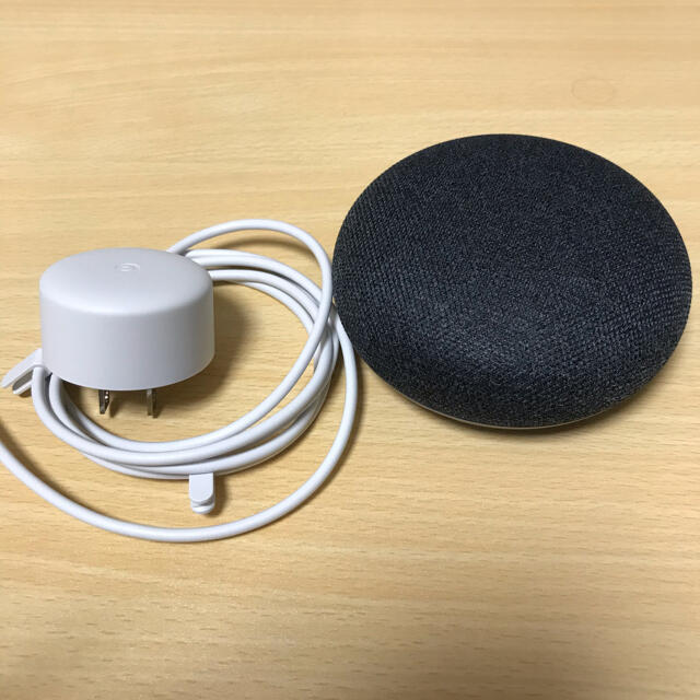 Google(グーグル)のGoogle Home Mini （グーグル　ホーム　ミニ）スピーカー スマホ/家電/カメラのオーディオ機器(スピーカー)の商品写真