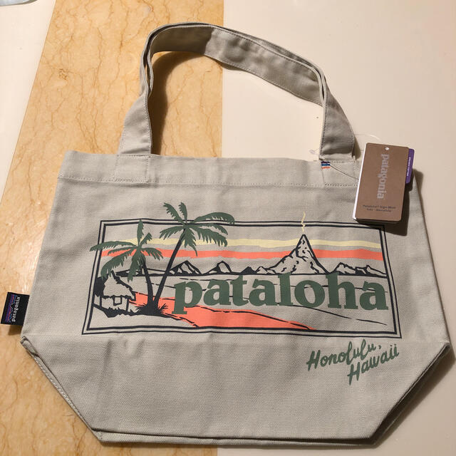 patagonia(パタゴニア)のパタゴニア　トートバッグ🌴パタロハ　ハワイ限定 レディースのバッグ(トートバッグ)の商品写真