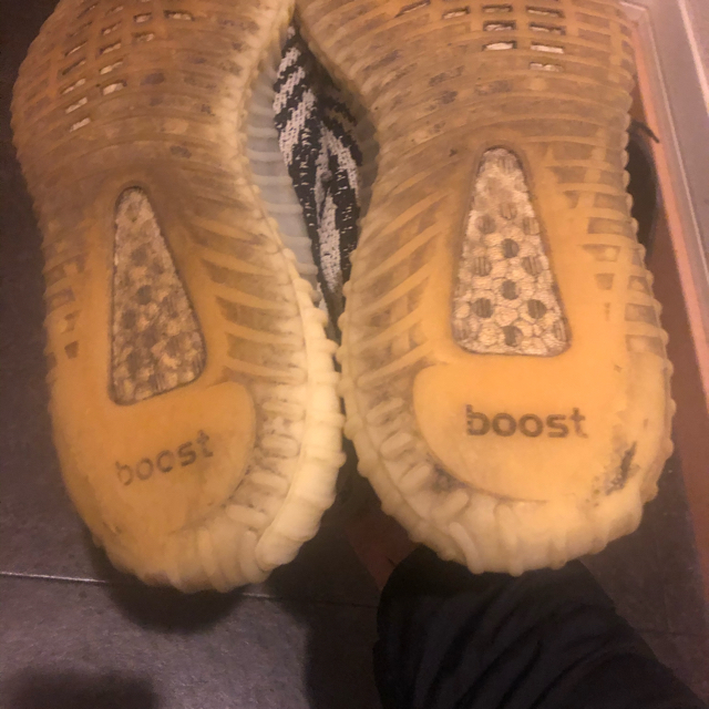 adidas(アディダス)のadidas CP9654 YEEZY BOOST 350 V2 イージー 27 メンズの靴/シューズ(スニーカー)の商品写真