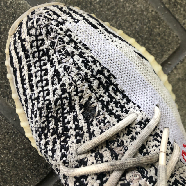 adidas(アディダス)のadidas CP9654 YEEZY BOOST 350 V2 イージー 27 メンズの靴/シューズ(スニーカー)の商品写真