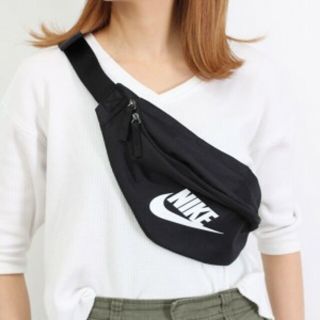 ナイキ(NIKE)の★新品未使用★NIKEナイキウエストポーチ ショルダーバッグ(ボディバッグ/ウエストポーチ)