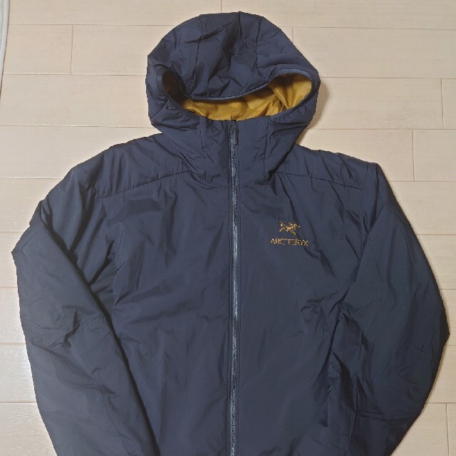 ARC'TERYX(アークテリクス)のArc’teryx　アークテリクス　アトムLTフーディ　24k L メンズのジャケット/アウター(ナイロンジャケット)の商品写真