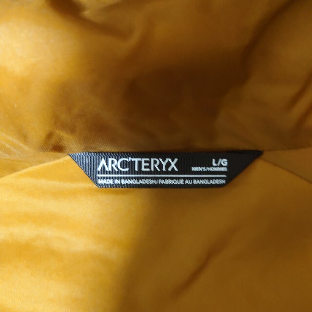 ARC'TERYX(アークテリクス)のArc’teryx　アークテリクス　アトムLTフーディ　24k L メンズのジャケット/アウター(ナイロンジャケット)の商品写真