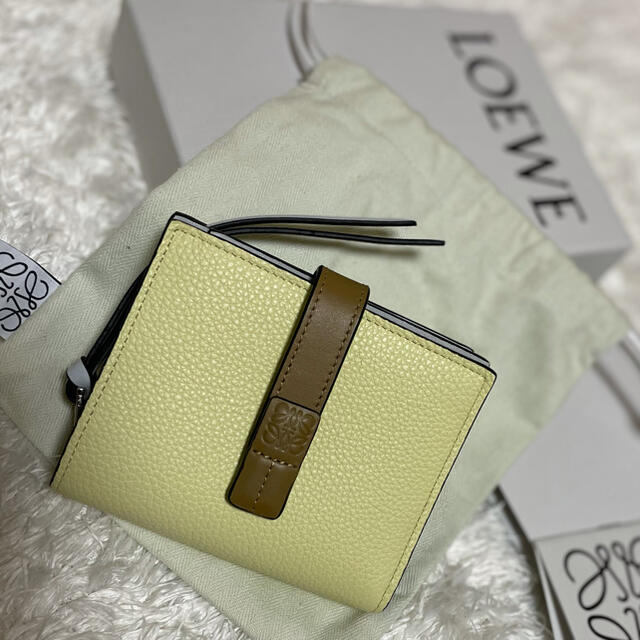 LOEWE(ロエベ)の専用出品☆新品未使用☆新色　ロエベ　ジップドウォレット レディースのファッション小物(財布)の商品写真