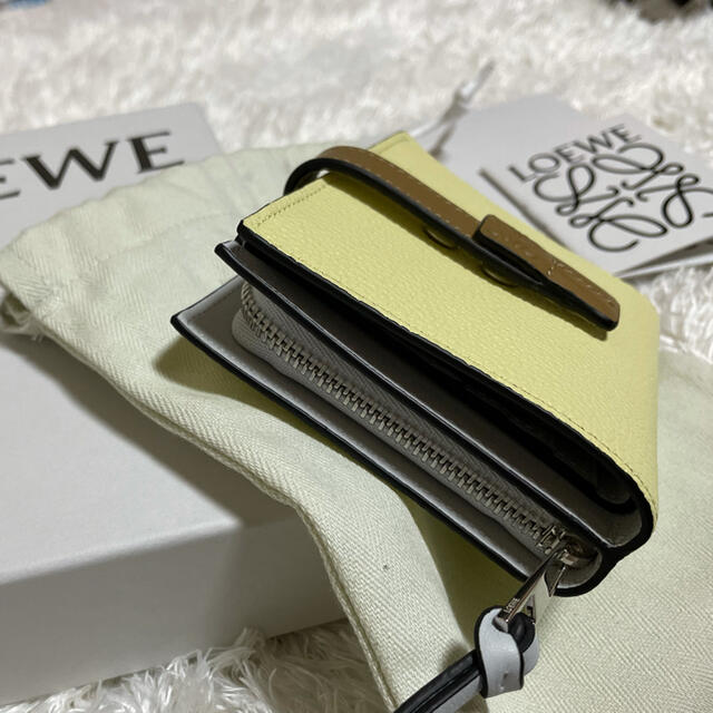 LOEWE(ロエベ)の専用出品☆新品未使用☆新色　ロエベ　ジップドウォレット レディースのファッション小物(財布)の商品写真