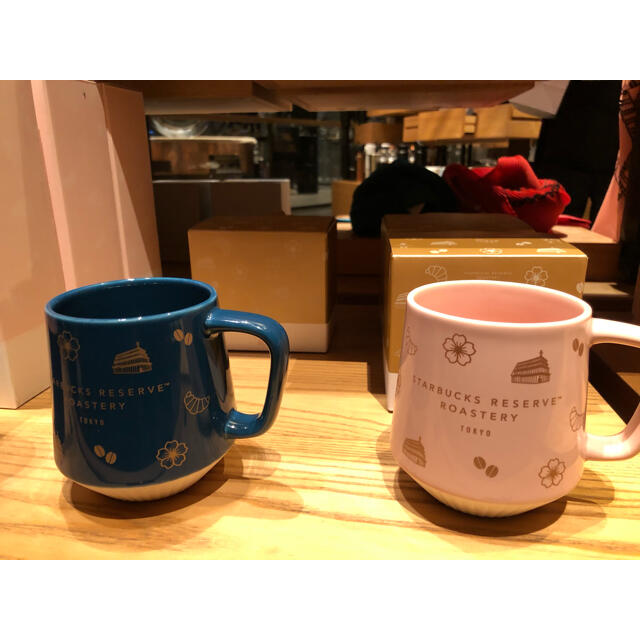 Starbucks Coffee(スターバックスコーヒー)のプリーツマグサクラピンク ネイビー リザーブ限定ロースタリー東京　おまけつき インテリア/住まい/日用品のキッチン/食器(グラス/カップ)の商品写真