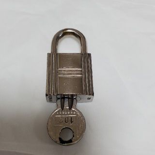 エルメス(HERMES)のHERMES　ｶﾃﾞﾅ　鍵　南京錠(ネックレス)