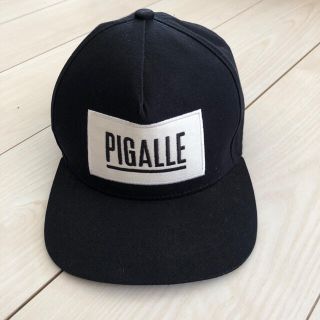 ピガール(PIGALLE)のPIGALLE スナップバック　CAP ブラック　ピガール　キャップ　帽子(キャップ)