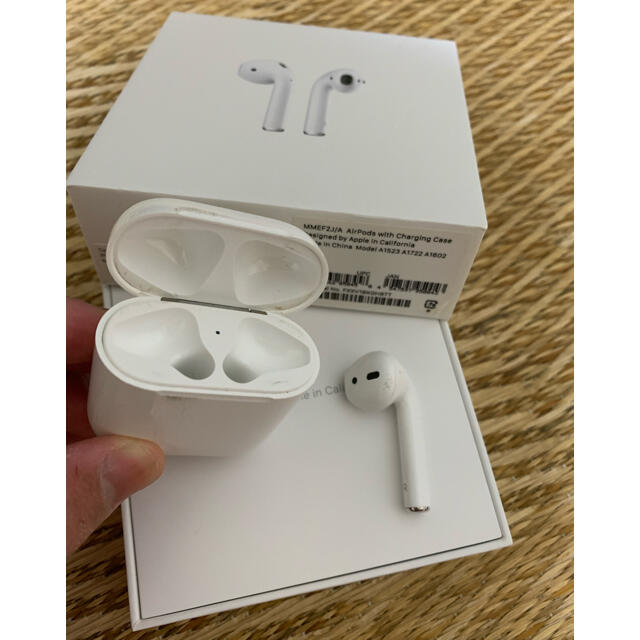 Apple(アップル)のAirPods ケース:右耳 スマホ/家電/カメラのスマホアクセサリー(ストラップ/イヤホンジャック)の商品写真