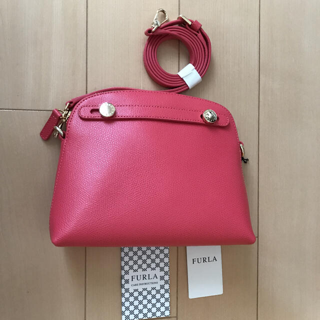 人気✨️FURLA フルラ リリー 赤 ショルダーバッグ カメラバッグ