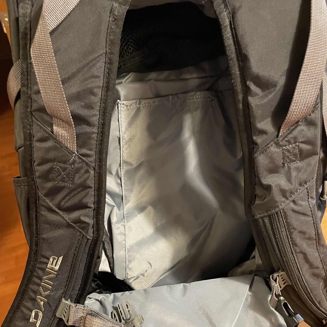 Dakine(ダカイン)の新品★DAKINE Arc 34L バックパック ザック　スキーキャリー  メンズのバッグ(バッグパック/リュック)の商品写真