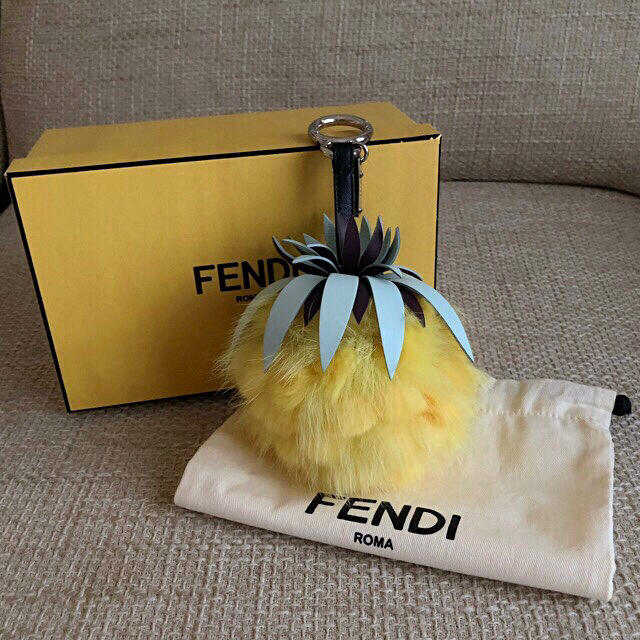 ベルト【FENDI】  フルーツバッグチャーム