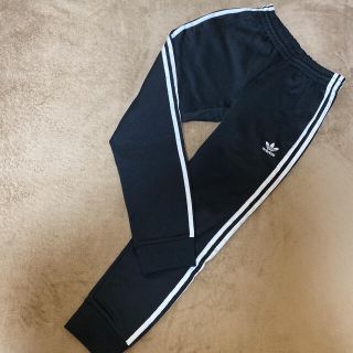 アディダス(adidas)のadidas トラックパンツ(カジュアルパンツ)