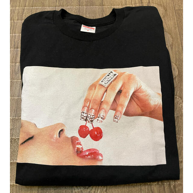 Supreme(シュプリーム)のSupreme Cherries Tee 20ss シュプリーム Medium メンズのトップス(Tシャツ/カットソー(半袖/袖なし))の商品写真