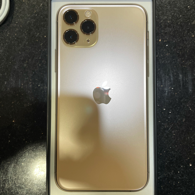 Apple(アップル)のiPhone11 Pro Gold 256GB スマホ/家電/カメラのスマートフォン/携帯電話(スマートフォン本体)の商品写真