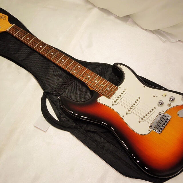 G&L tribute s500 サンバースト made in japan 世界の 26520円