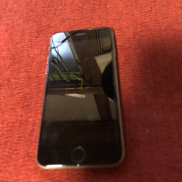 Apple(アップル)のiPhone 6ジャング品 スマホ/家電/カメラのスマートフォン/携帯電話(スマートフォン本体)の商品写真