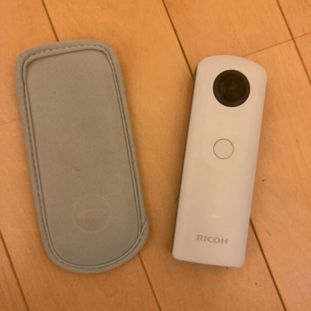 RICOH(リコー)のRICHO THETA SC WHITE スマホ/家電/カメラのカメラ(コンパクトデジタルカメラ)の商品写真