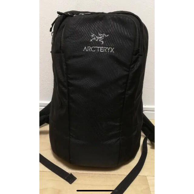 ARC'TERYX(アークテリクス)のリュック 黒 バックパック Cambie 12 メンズのバッグ(バッグパック/リュック)の商品写真