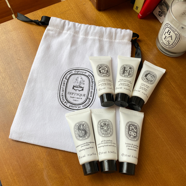 diptyque(ディプティック)のdiptyque 6アイテムセット 巾着つき コスメ/美容のボディケア(ボディオイル)の商品写真