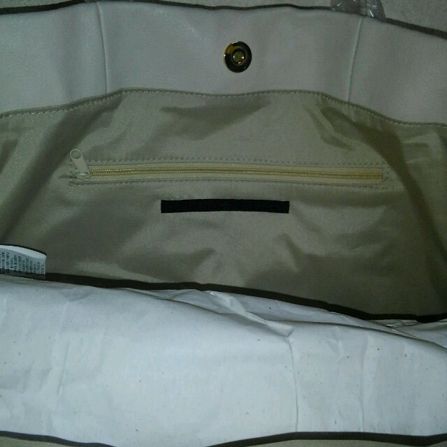 KBF+(ケービーエフプラス)のフロントポケットトートバック レディースのバッグ(トートバッグ)の商品写真