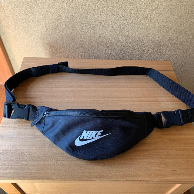 NIKE(ナイキ)のナイキキッズ　ショルダーバック キッズ/ベビー/マタニティのこども用バッグ(その他)の商品写真