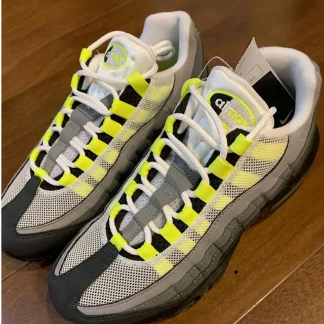 NIKE(ナイキ)のNIKE AIR MAX95 OG NEON YELLOW　23.5cm レディースの靴/シューズ(スニーカー)の商品写真