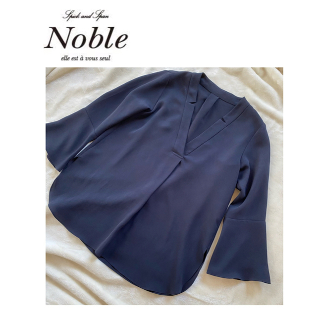 Spick and Span Noble(スピックアンドスパンノーブル)のNOBLE トップス　ネイビー レディースのトップス(シャツ/ブラウス(長袖/七分))の商品写真