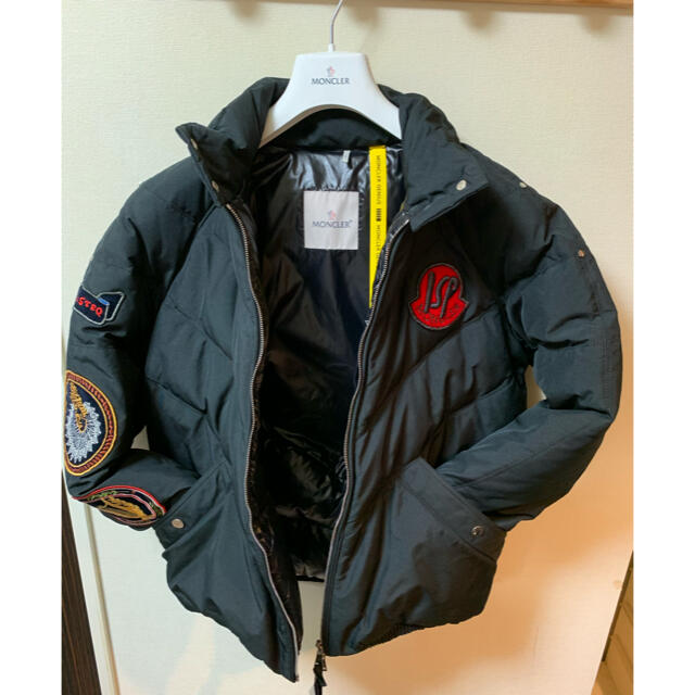 MONCLER(モンクレール)のMONCLER（モンクレール） ジャケット　新品 レディースのジャケット/アウター(ダウンジャケット)の商品写真