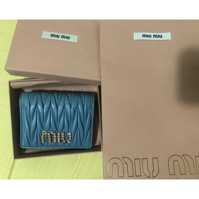 ミュウミュウ miumiu 二つ折り財布 流行に 40.0%割引 www.lasempanadas