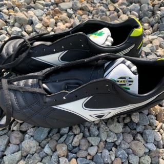 ミズノ(MIZUNO)の新品未使用25.5cmタグ付き　MIZUNOサッカーシューズ　スパイク　在庫処分(スニーカー)