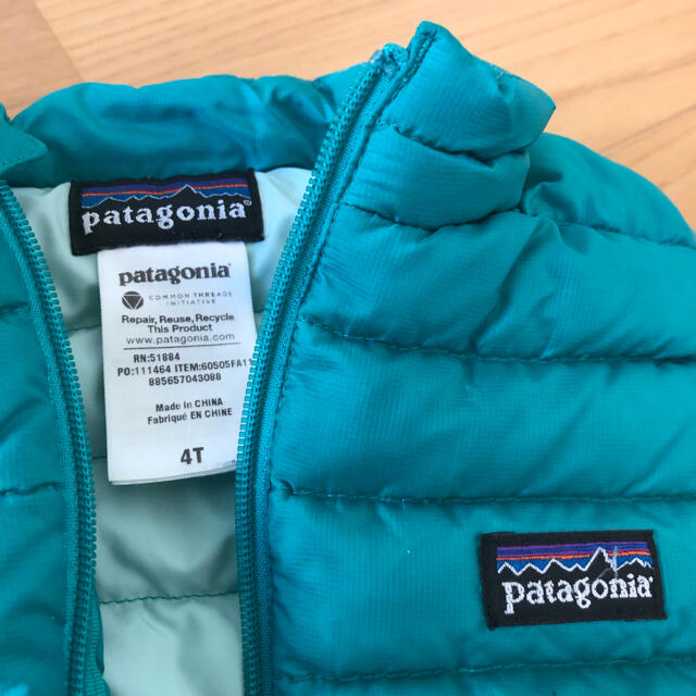 patagonia(パタゴニア)のpatagonia キッズ ダウンベスト（4T） キッズ/ベビー/マタニティのキッズ服男の子用(90cm~)(ジャケット/上着)の商品写真