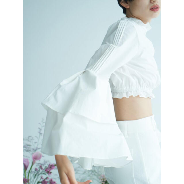 タグ付き　Bell Sleeves Short Blouse