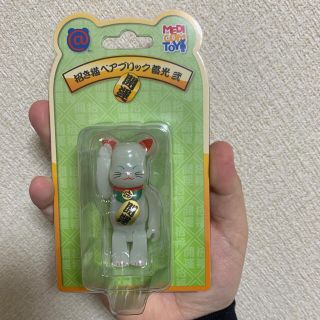 メディコムトイ(MEDICOM TOY)のBE@RBRICK 招き猫 蓄光 弐 100％　ベアブリック　メディコムトイ(フィギュア)