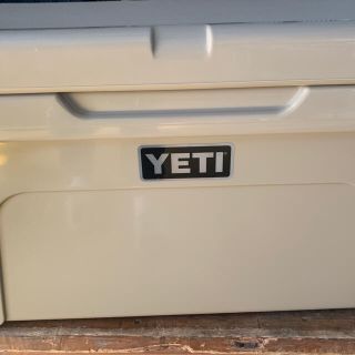 スノーピーク(Snow Peak)のイエティ　クーラーボックス　YETI T undra 65QT TAN(調理器具)