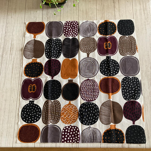 marimekko(マリメッコ)のマリメッコ　コンポッティ　ブラウン ハンドメイドの素材/材料(生地/糸)の商品写真