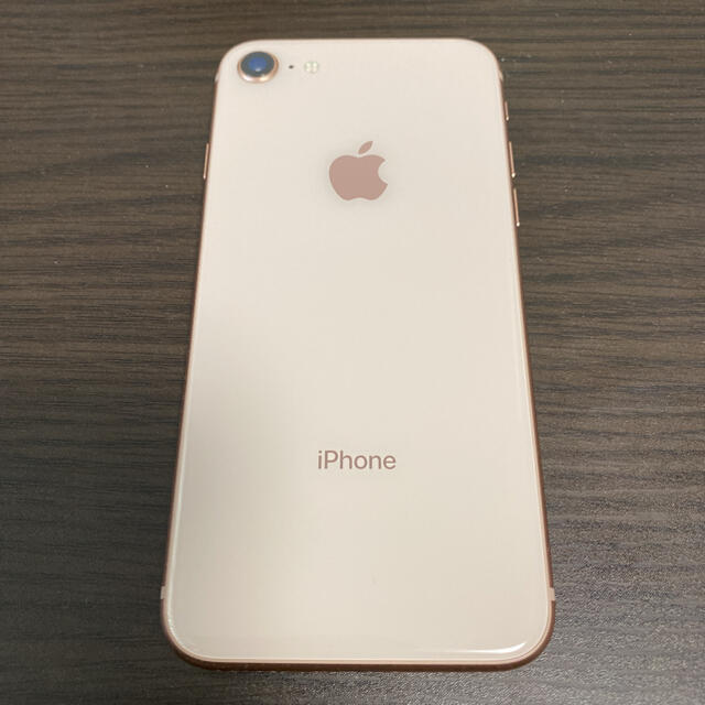 iPhone(アイフォーン)のahamo&povo対応○iPhone 8 Gold 64 GB SIMフリー○ スマホ/家電/カメラのスマートフォン/携帯電話(スマートフォン本体)の商品写真