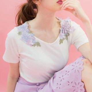 ウィルセレクション(WILLSELECTION)のウィルセレクション 花 フラワー 刺繍 トップス ホワイト 🌸✨(ニット/セーター)