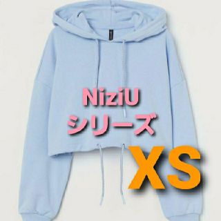 エイチアンドエム(H&M)の★H&M・NiziU★ショートスウェットパーカXS　エイチアンドエム　ニジュー(パーカー)