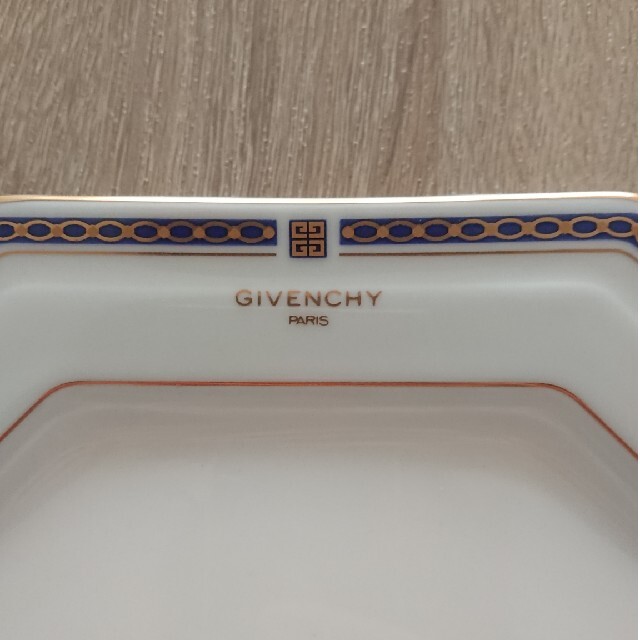 GIVENCHY(ジバンシィ)の【マミさん様専用】GIVENCHY お皿6点セット インテリア/住まい/日用品のキッチン/食器(食器)の商品写真