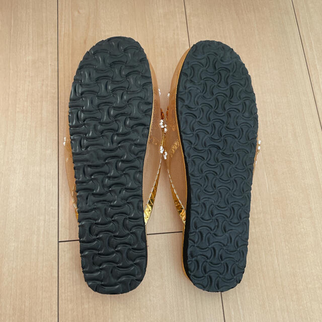 WEGO(ウィゴー)の【タグ付新品】ベトナムサンダル　ゴールド　M レディースの靴/シューズ(サンダル)の商品写真