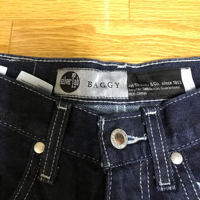 Levi's(リーバイス)の週末値下　リーバイス シルバータブ バギー 28 LEVI'S メンズのパンツ(デニム/ジーンズ)の商品写真