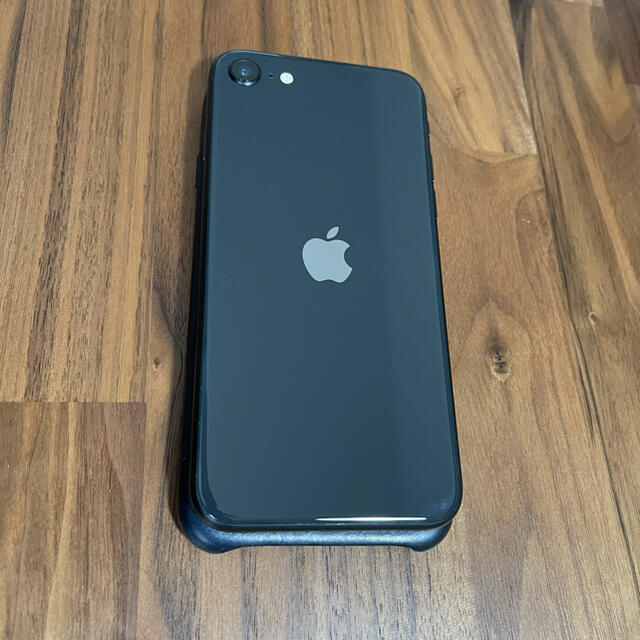 Apple(アップル)のApple iPhone SE2 128GB Black SIM Free スマホ/家電/カメラのスマートフォン/携帯電話(スマートフォン本体)の商品写真